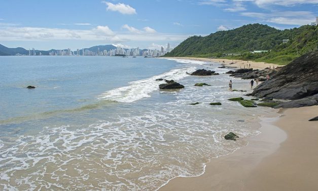 Praia do Buraco